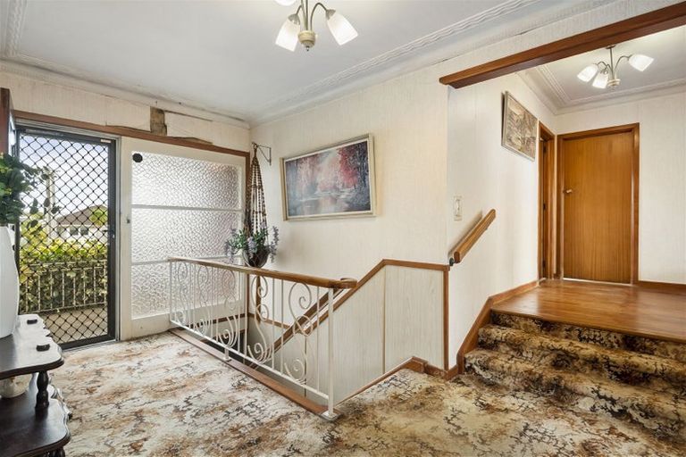 Photo of property in 84 Royal View Road, Te Atatu South, Auckland, 0610