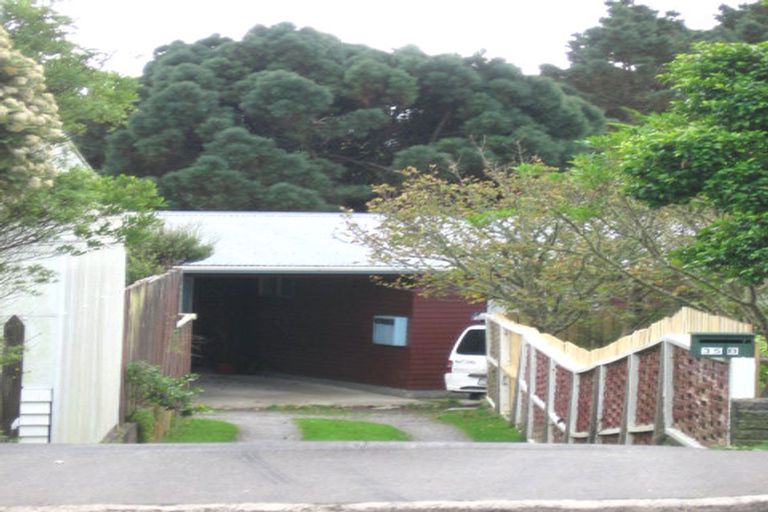 Photo of property in 35a Horokiwi Road West, Newlands, Wellington, 6037