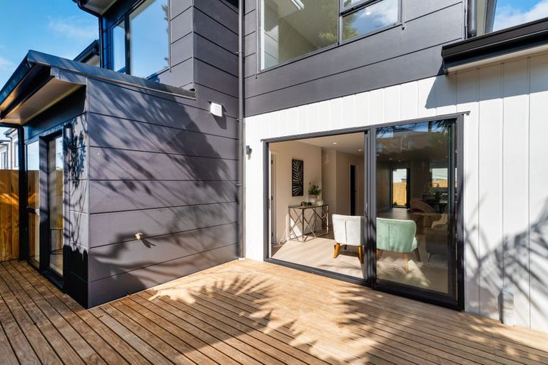 Photo of property in 21c Crosby Road, West Harbour, Auckland, 0618