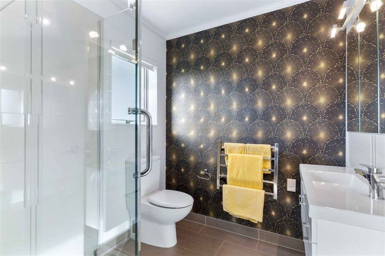 Photo of property in 1 Pelican Lane, Unsworth Heights, Auckland, 0632