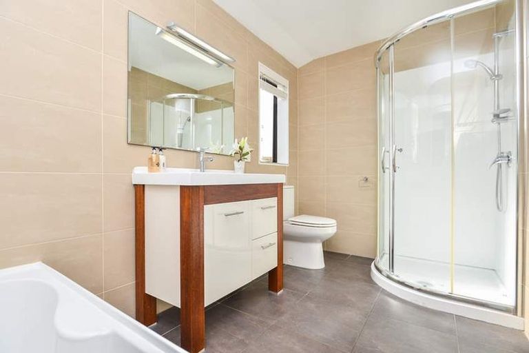 Photo of property in 20 Brownlee Place, Pukekohe, 2120