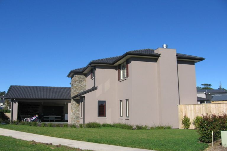 Photo of property in 26 Newbury Place, Schnapper Rock, Auckland, 0632