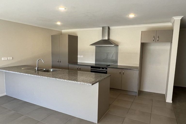 Photo of property in 20 Akeake Lane, Manurewa, Auckland, 2102