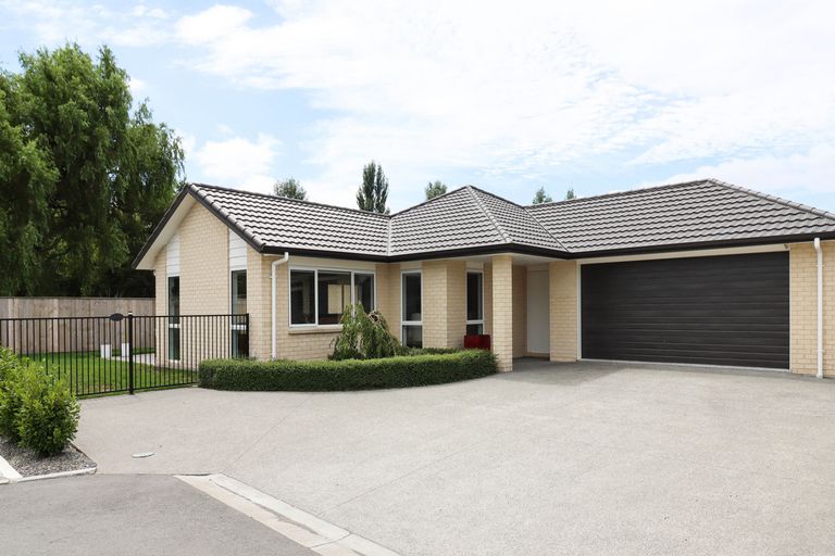 Photo of property in 60 Feist Street, Carterton, 5713