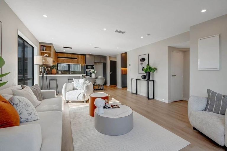 Photo of property in 1/32 Beulah Avenue, Rothesay Bay, Auckland, 0630