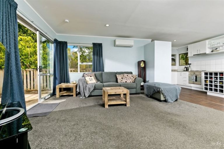 Photo of property in 19 Imperial Place, Henderson, Auckland, 0612