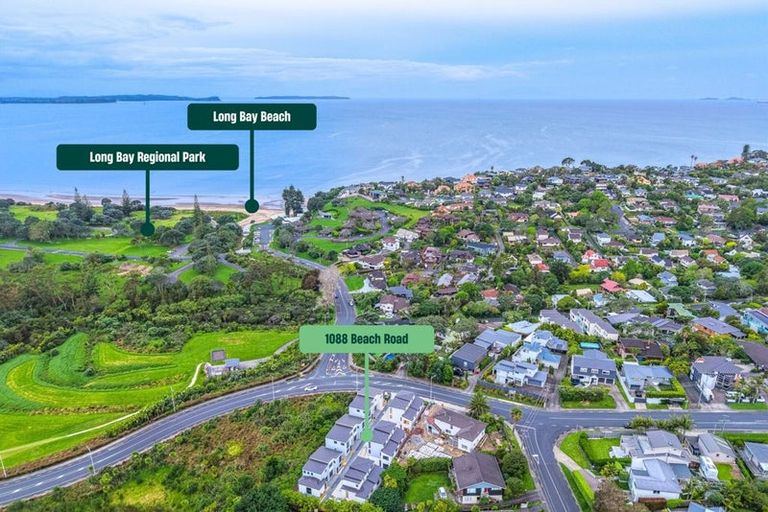 Photo of property in 3/1088 Beach Road, Torbay, Auckland, 0630