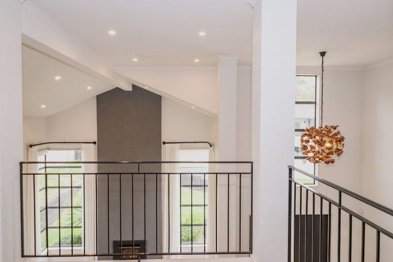 Photo of property in 16 Kinmont Rise, East Tamaki Heights, Auckland, 2016