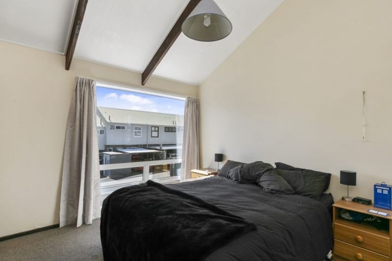 Photo of property in 17/4u Dr Taylor Terrace, Johnsonville, Wellington, 6037