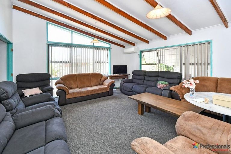Photo of property in 24 Lynette Place, Mangere, Auckland, 2022