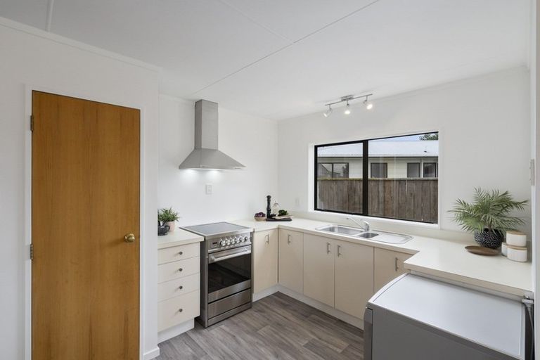 Photo of property in 69 Hillcrest Drive, Kelvin Grove, Palmerston North, 4414