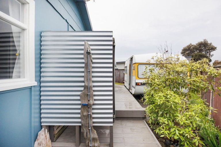 Photo of property in 10 Kent Terrace, Foxton Beach, Foxton, 4815