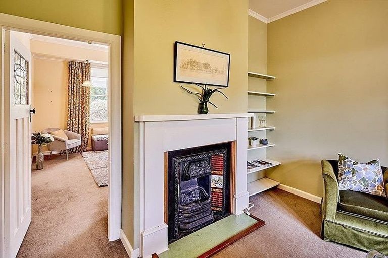 Photo of property in 5 Harbour View Road, Northland, Wellington, 6012