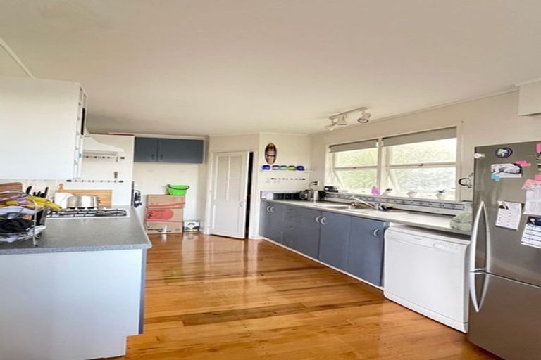 Photo of property in 48 Valley View Road, Glenfield, Auckland, 0629