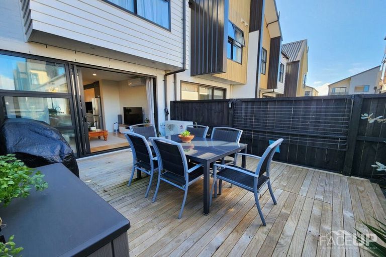 Photo of property in 15 Peihana Road, Hobsonville, Auckland, 0616