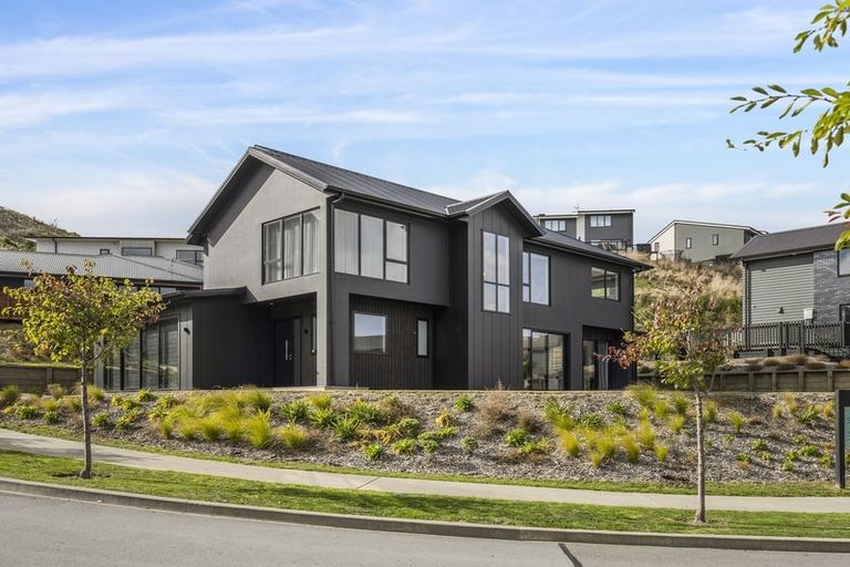 Photo of property in 2 Oakum Road, Whitby, Porirua, 5024