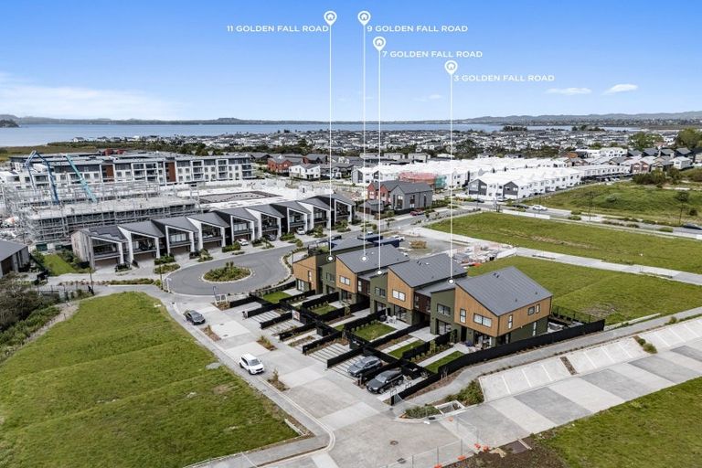 Photo of property in 9 Golden Fall Road, Hobsonville, 0616