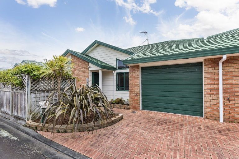 Photo of property in Miramar Villas, 2/3 Byron Street, Miramar, Wellington, 6022