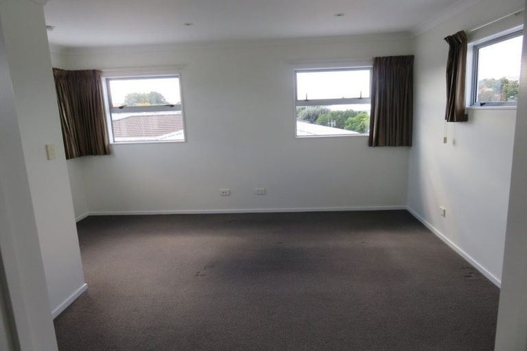 Photo of property in 8a Neeve Place, Taradale, Napier, 4112