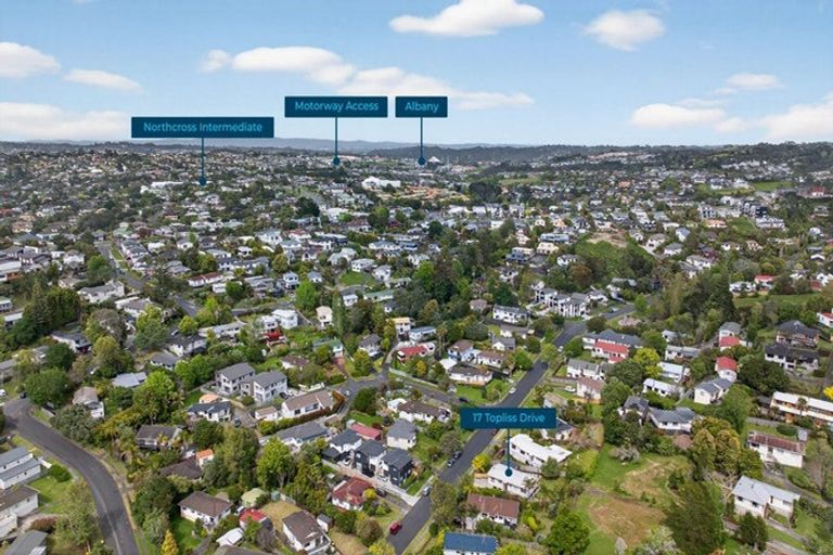 Photo of property in 17 Topliss Drive, Northcross, Auckland, 0632