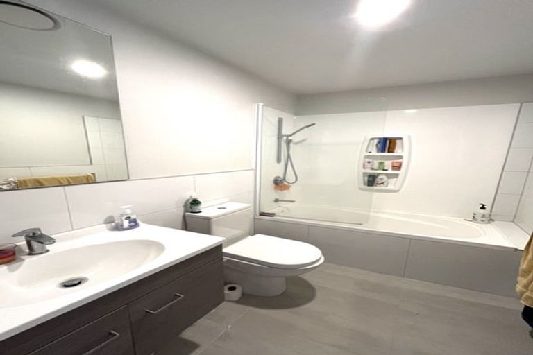 Photo of property in 6 Folkes Lane, New Lynn, Auckland, 0600