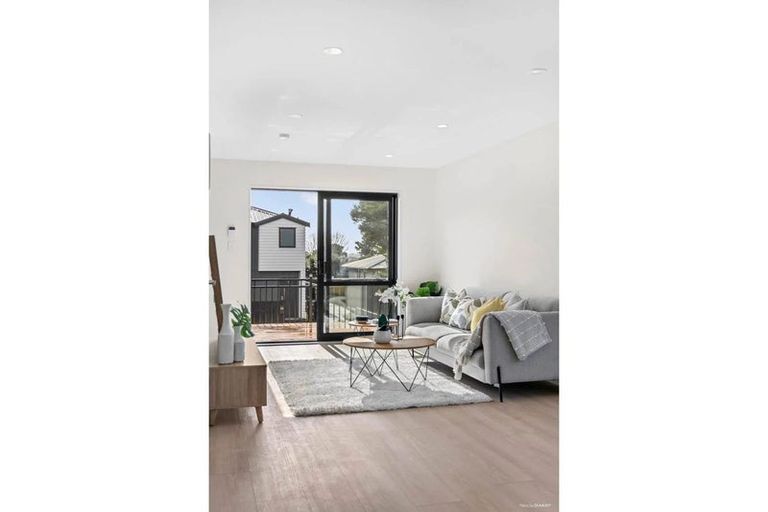 Photo of property in 7b Valron Road, Te Atatu South, Auckland, 0602