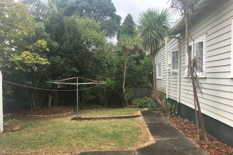 Photo of property in 20 Golf Road, New Lynn, Auckland, 0600