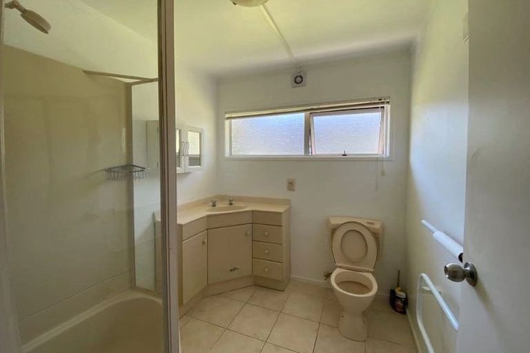 Photo of property in 6 Barlow Place, Chatswood, Auckland, 0626