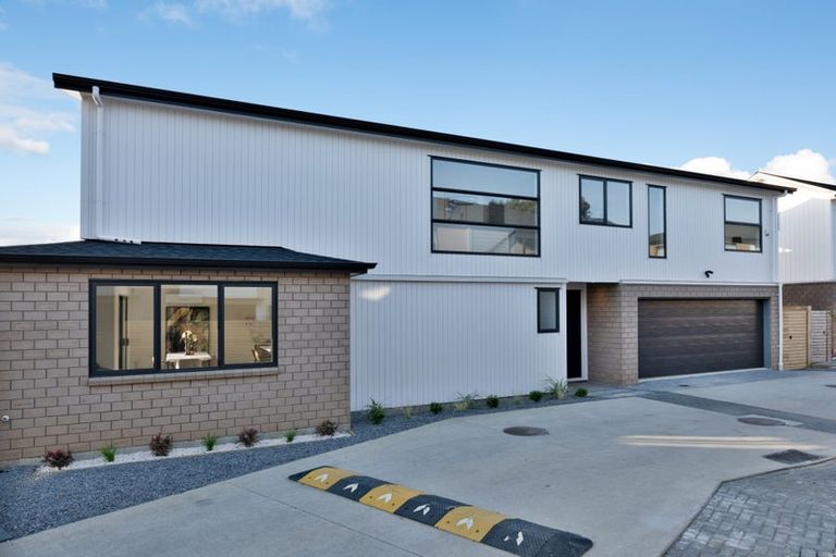 Photo of property in 18b Mackenzie Street, Te Atatu South, Auckland, 0610