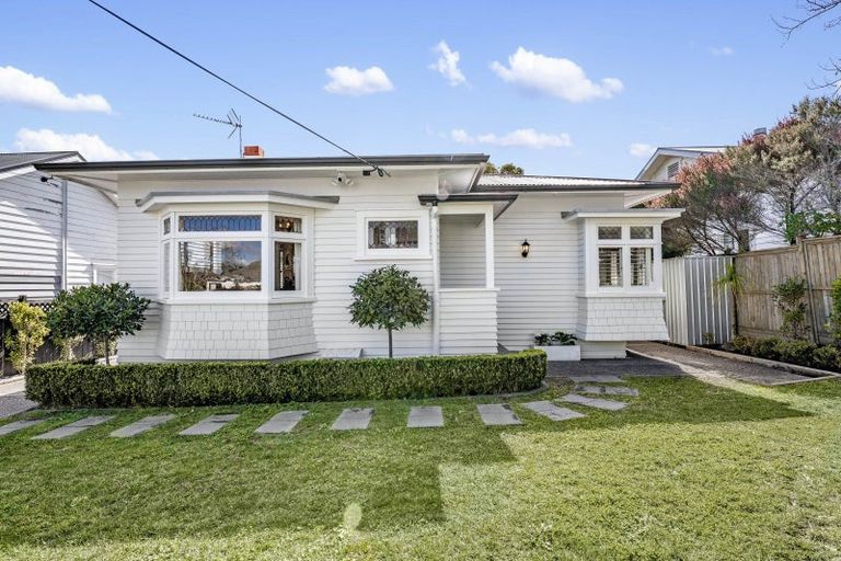 Photo of property in 2a Egremont Street, Belmont, Auckland, 0622