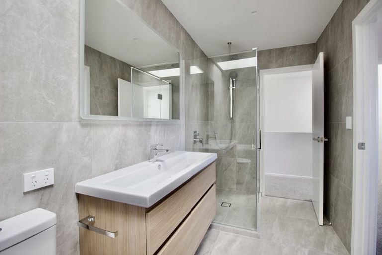 Photo of property in 2/94 Target Road, Totara Vale, Auckland, 0629