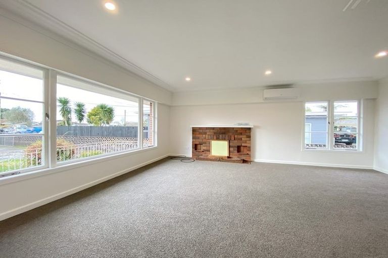 Photo of property in 18 Taikata Road, Te Atatu Peninsula, Auckland, 0610
