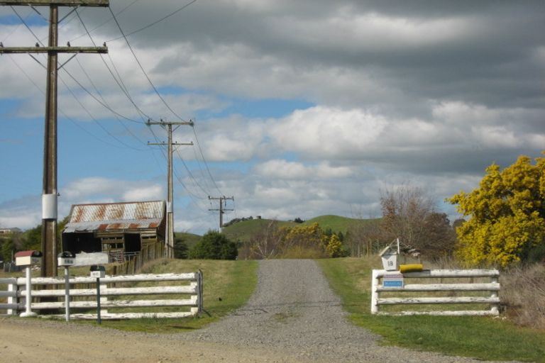 Photo of property in 16 Tamumu Road, Waipawa, 4210