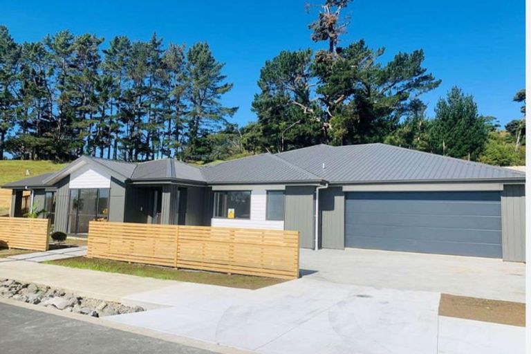 Photo of property in 52 Pukemarino Road, Waimauku, 0812