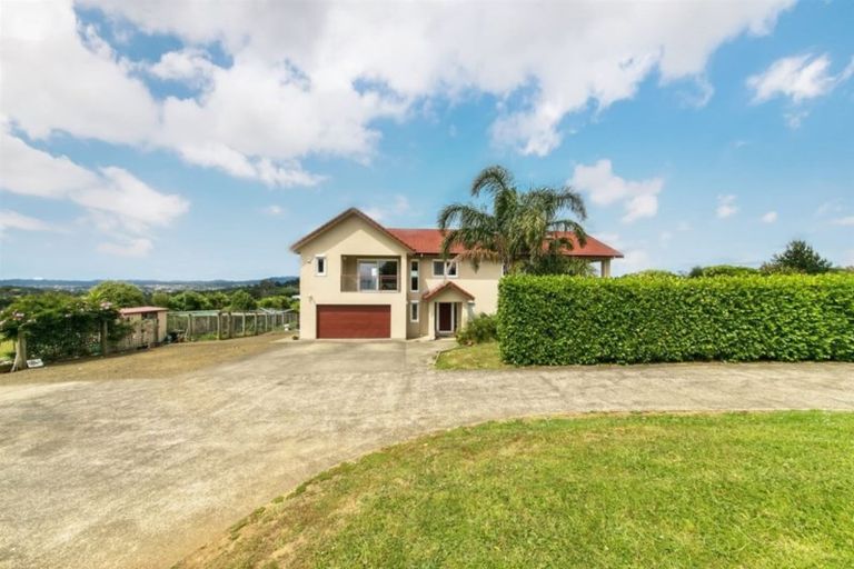 Photo of property in 32 Red Hills Road, Massey, Auckland, 0614