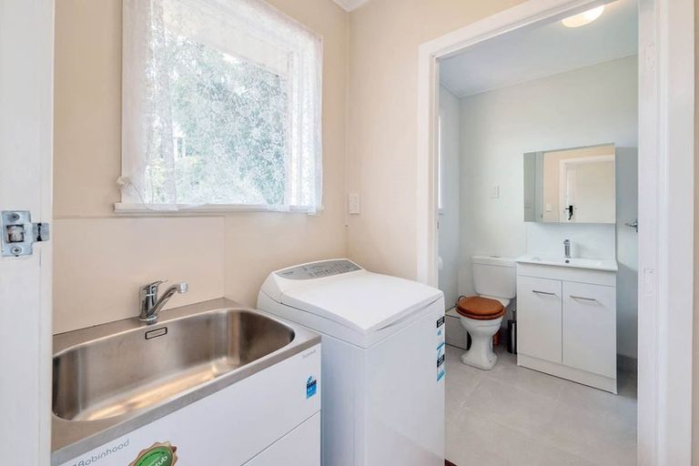 Photo of property in 8 Westward Ho, Glen Eden, Auckland, 0602