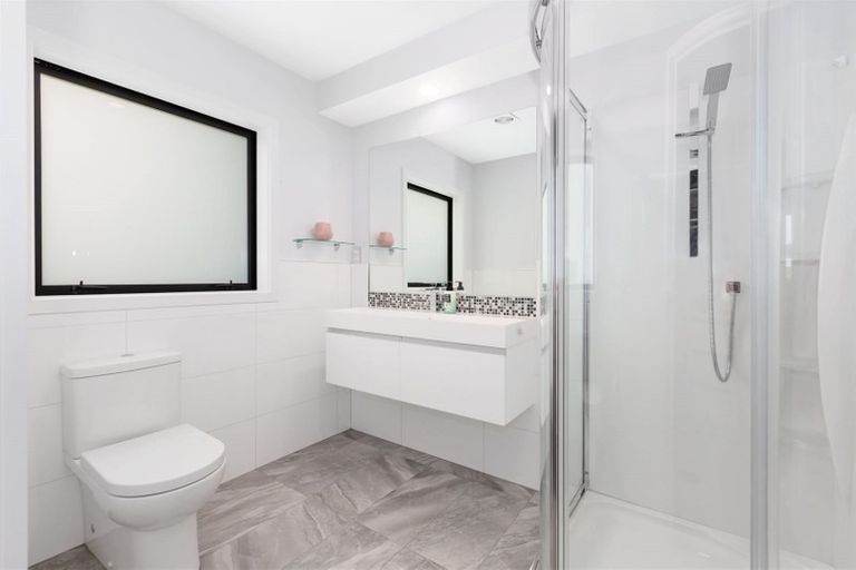 Photo of property in 2 Manapouri Lane, Aotea, Porirua, 5024