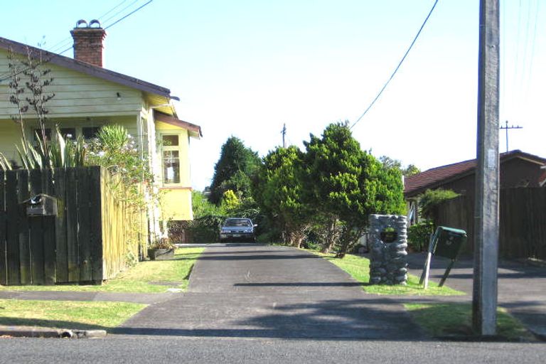 Photo of property in 2/17 Islington Avenue, New Lynn, Auckland, 0600