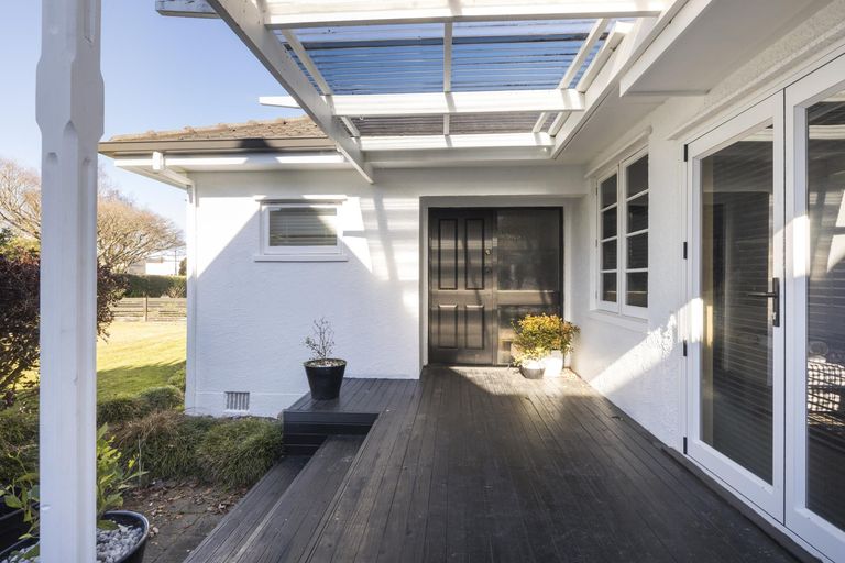 Photo of property in 18 Ake Ake Avenue, Hokowhitu, Palmerston North, 4410
