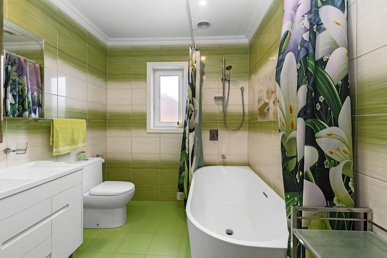 Photo of property in 80 Taikata Road, Te Atatu Peninsula, Auckland, 0610