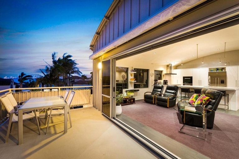 Photo of property in 44a Spinnaker Drive, Te Atatu Peninsula, Auckland, 0610