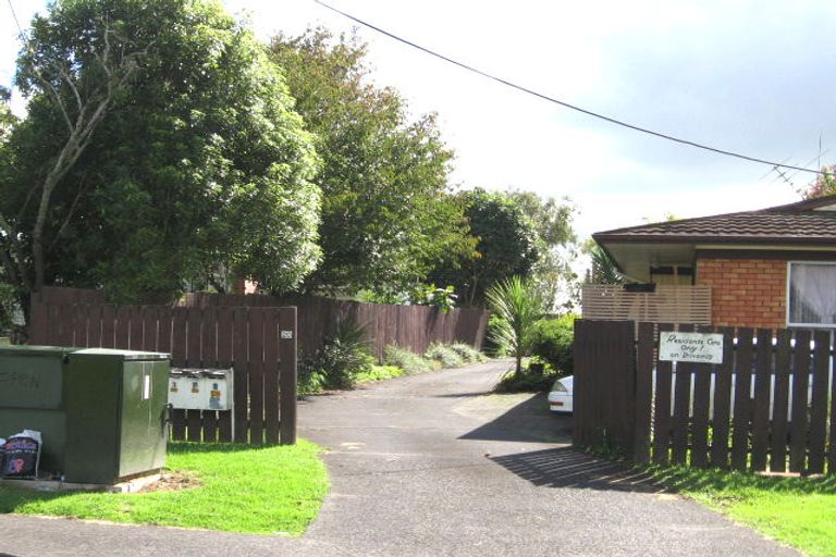 Photo of property in 2/20 Waipani Road, Te Atatu Peninsula, Auckland, 0610