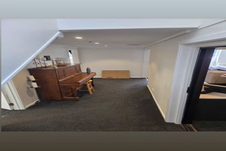 Photo of property in 107 Tiroroa Avenue, Te Atatu South, Auckland, 0610