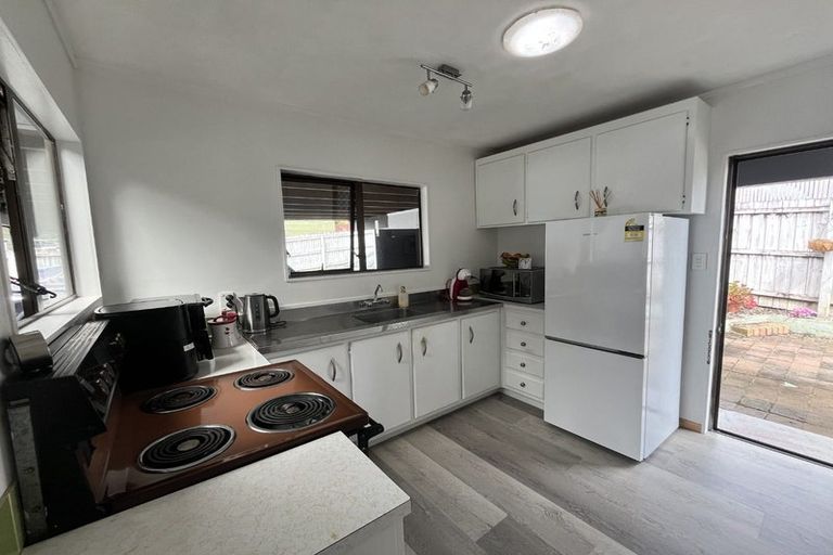 Photo of property in 2/7 Courant Place, Clover Park, Auckland, 2019