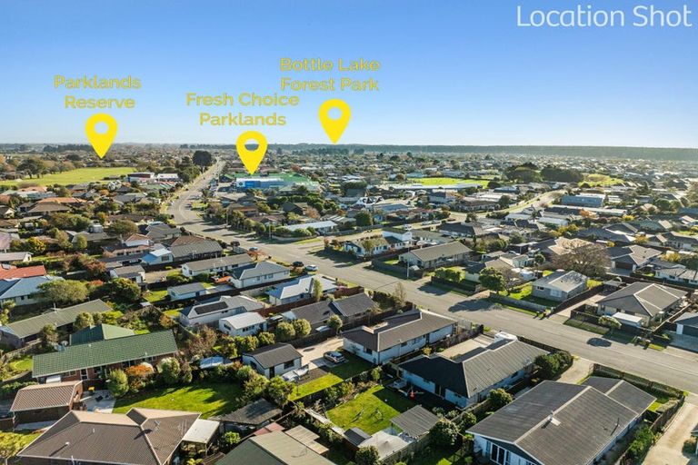 Photo of property in 2/20 Kirsten Place, Parklands, Christchurch, 8083