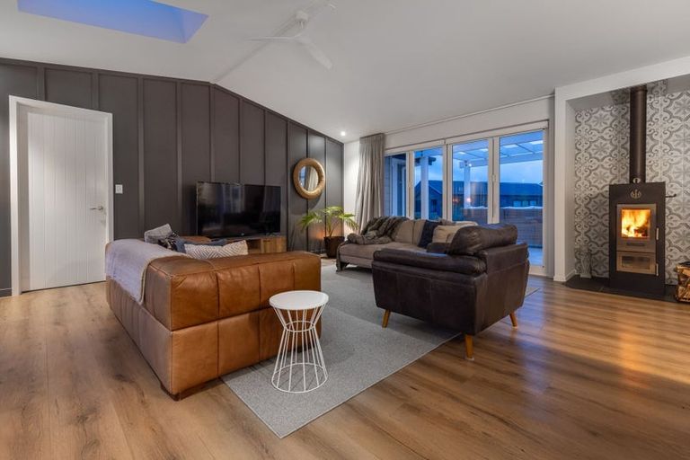 Photo of property in 6 Arapipi Way, Peka Peka, Waikanae, 5391