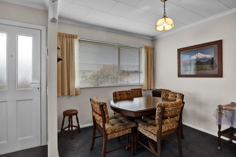 Photo of property in 2 Manse Street, Hawera, 4610