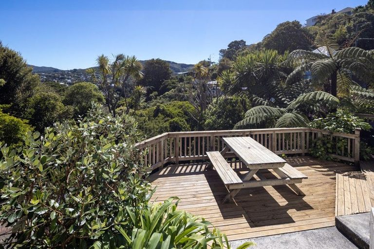 Photo of property in 17 Pembroke Road, Northland, Wellington, 6012