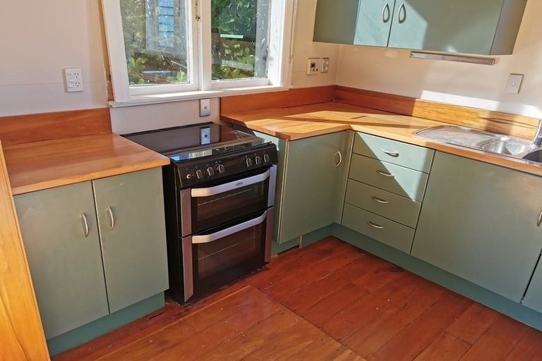 Photo of property in 2 Fernhill Terrace, Wadestown, Wellington, 6012