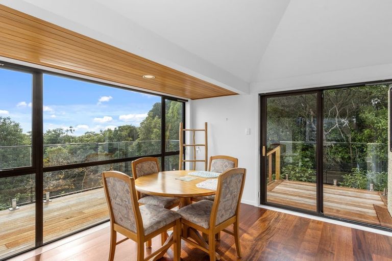 Photo of property in 20 Inverness Lane, Redcliffs, Christchurch, 8081